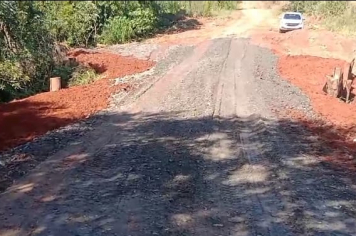 Secretaria Municipal de Transportes e Serviços Rurais realiza a reforma de ponte com acesso ao Bairro da Conquista