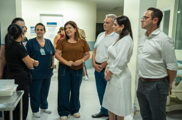 Prefeita Coronel Adriana Duch Machado recebe em seu gabinete a deputada federal Simone Marquetto