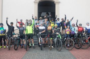 Ciclistas iniciam o passeio da região turística dos Cânions Paulista  em Itapeva 