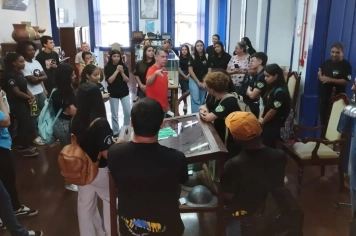 Adolescentes do Parlamento Jovem participam de City Tour histórico na Casa da Cultura