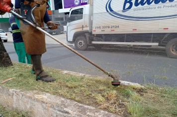 Prefeitura intensifica serviços de zeladoria urbana em diversos bairros da cidade