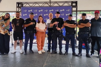 Cãominhada 2025 reuniu famílias e seus pets na Praça de Eventos