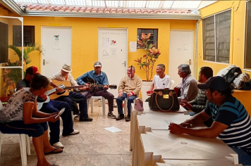 Prefeitura promove atividade musical semanal com os assistidos pelo CRAS Santa Maria
