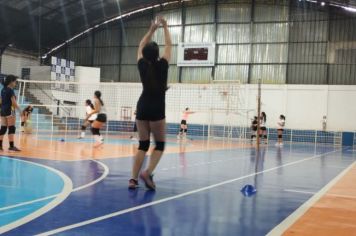 Secretaria de Esportes oferece treinamento para as praticantes de vôlei de Itapeva