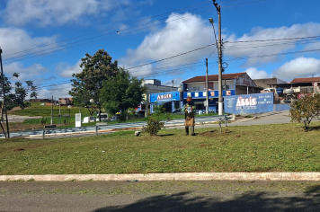 Av. Vaticano e outros locais de Itapeva recebem serviços de Zeladoria Urbana