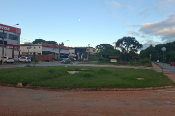 Praça do Bairro Ns. de Fátima e outros locais de Itapeva recebem serviços de Zeladoria Urbana