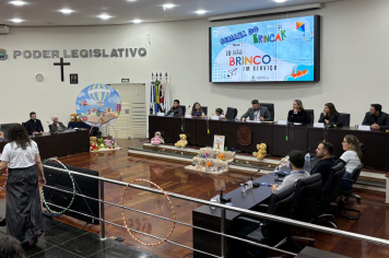 Secretaria Municipal de Educação realiza o encerramento da Semana do Brincar na Praça Anchieta 