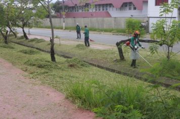 Serviços de roçada e limpeza pública são retomados em Itapeva 