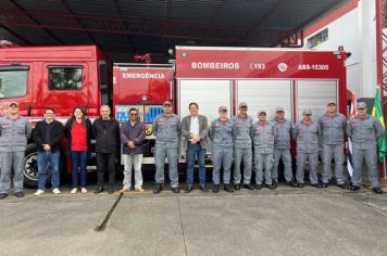 Prefeitura de Itapeva realiza entrega de novo caminhão e viatura ao Corpo de Bombeiros