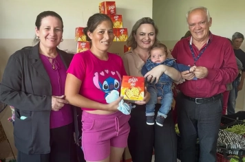 Itapeva realiza entrega de alimentos do PAA com panetones para famílias assistidas pelo CRAS Santa Maria