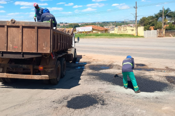 Prefeitura realiza recuperação asfáltica em diversos pontos da cidade
