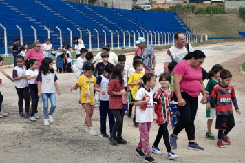 Alunos participam de atividades recreativas e esportivas