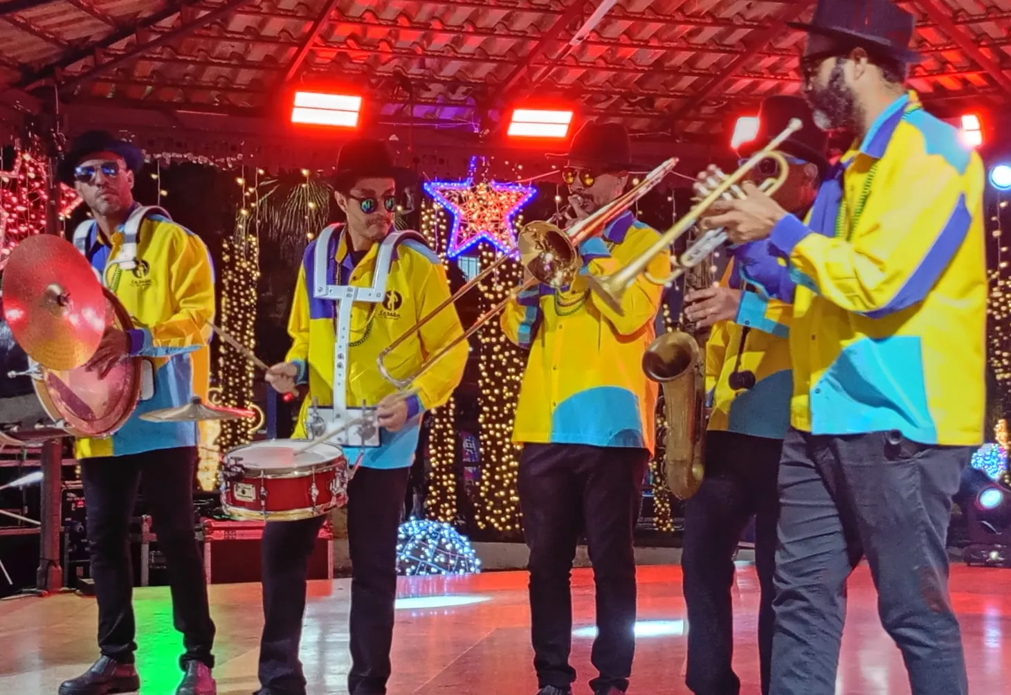 Show de Natal da Banda Eureka encanta o centro de Itapeva com música e espírito natalino