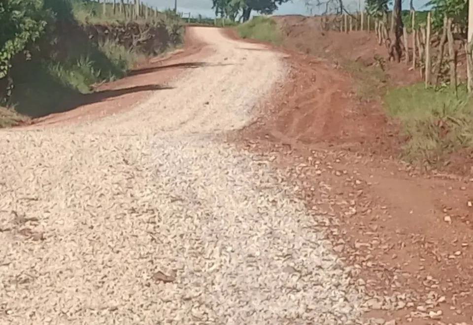 Desenvolvimento Rural e Infraestrutura realiza os serviços de manutenção das estradas rurais do Bairro da Conquista