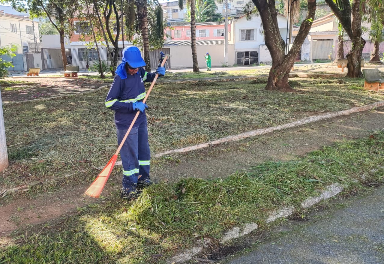 Serviços de Zeladoria Urbana acontecem simultaneamente em diferentes locais de Itapeva