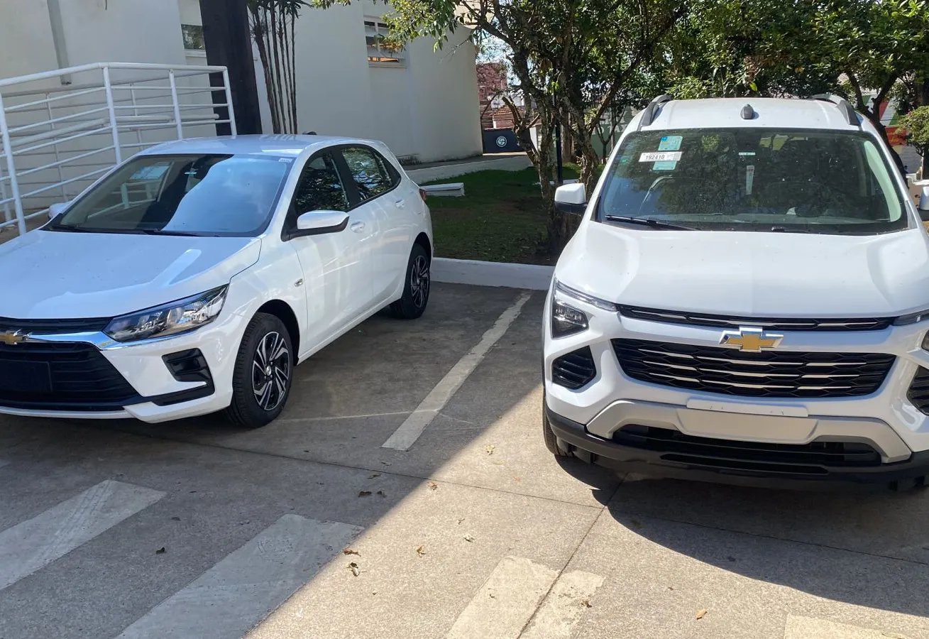 Prefeitura adquire dois veículos 0km com recursos financeiros do leilão de bens inservíveis