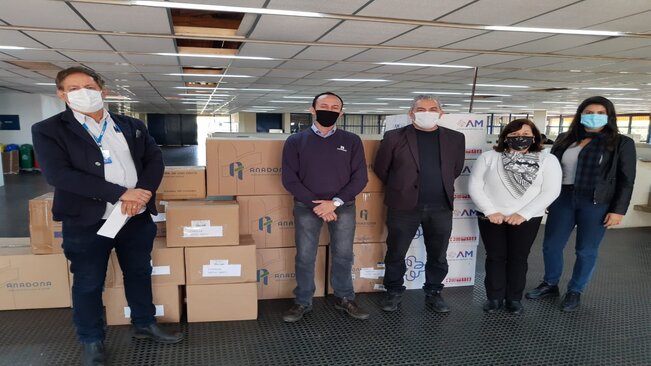 Castrolanda realiza a doação de materiais à Saúde no combate a Covid19
