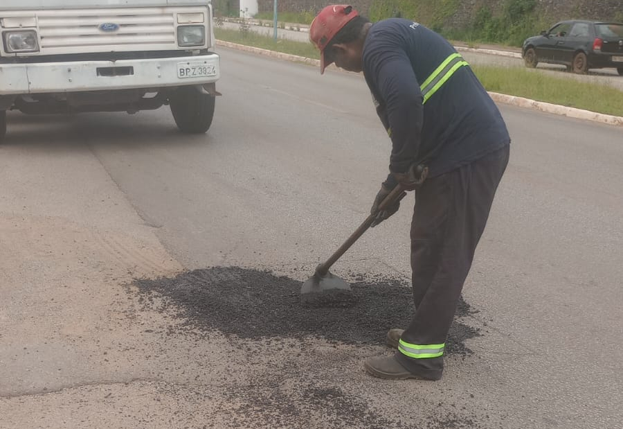 Operação Tapa-Buraco continua em diversos pontos da cidade