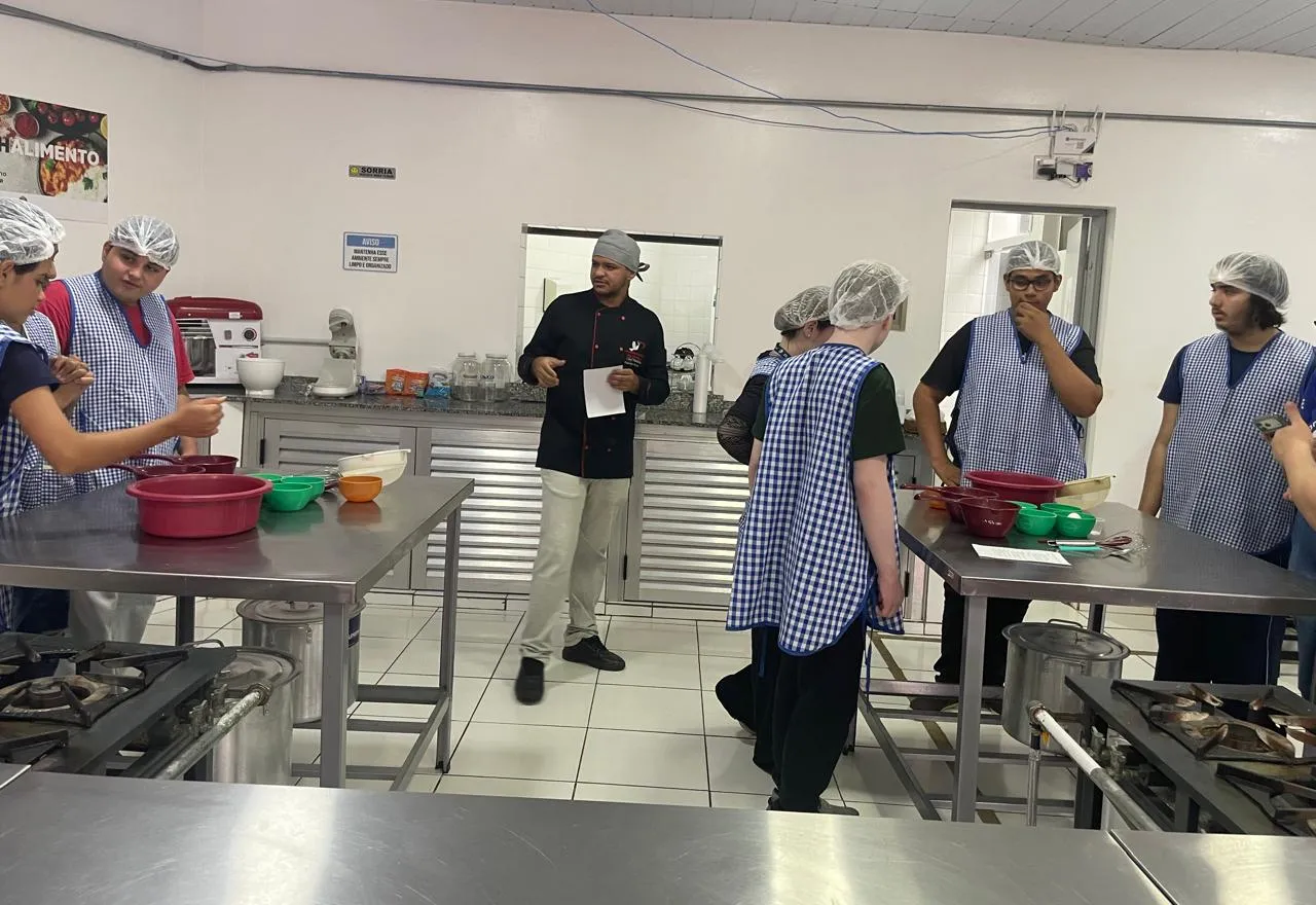 Oficina de Cupcakes marca celebração do Mês de Conscientização sobre o Autismo em Itapeva