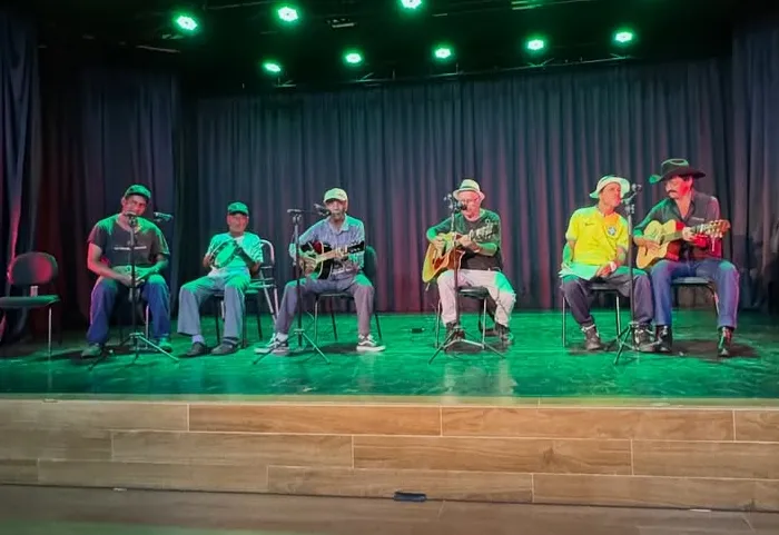 Violeiros do CRAS Santa Maria realizam ensaio especial no Teatro de Bolso em Itapeva