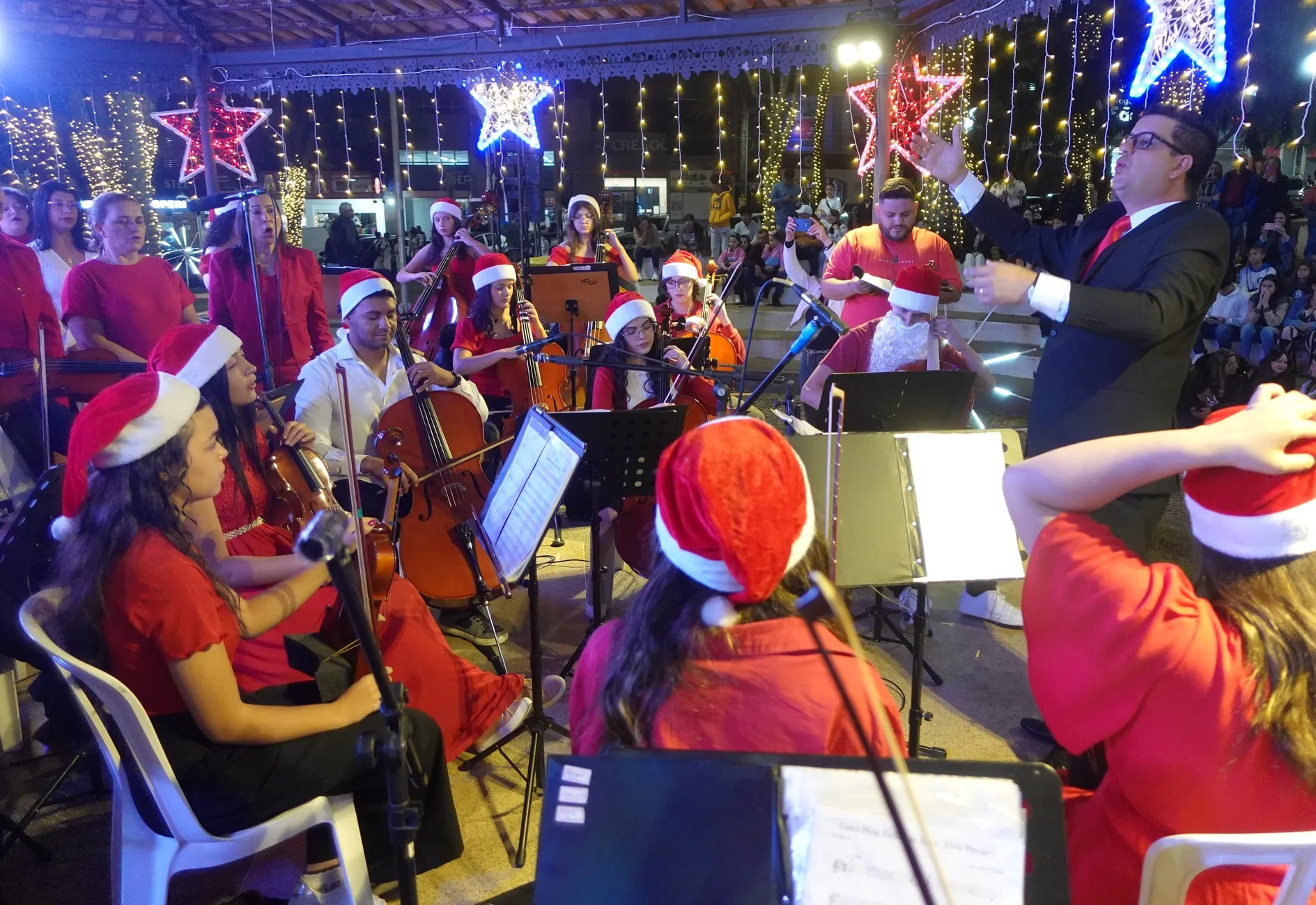 Secretaria de Cultura promove a Camerata de Cordas Friccionadas do Projeto Guri na Praça Anchieta