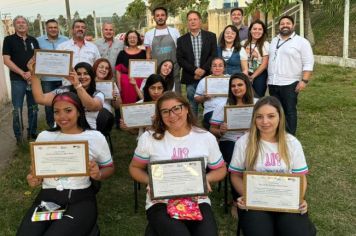 Turma se qualifica em cursos profissionalizantes