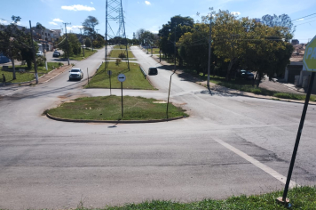 Prefeitura realiza roçada e limpeza em avenidas e bairros da cidade