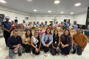 Prefeitura realiza a formatura de 14 mulheres do curso de produção de ovos de páscoa na Escola de Gastronomia