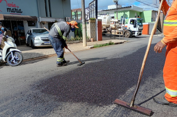 Ação de recuperação asfáltica é realizada na Av. Acácio Piedade