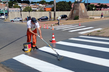 Prefeitura realiza reforço da sinalização horizontal na Av. Mário Covas
