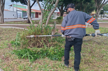 Secretaria de Administrações Regionais realiza os serviços de limpeza nas praças públicas da Vila Aparecida e Itapeva 3