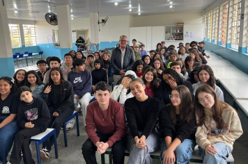 Estudantes do Sistema Municipal de Ensino participam de ação vocacional com a equipe da ETEC Minas
