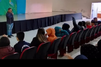 Palestra sobre direitos e deveres de crianças e adolescentes é realizada