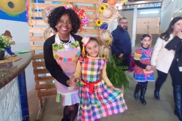 Alunos apresentam quadrilhas de Festa Junina