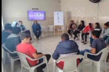 Palestra do Agosto Lilás é ministrada para crianças e jovens do Brincras Kantian