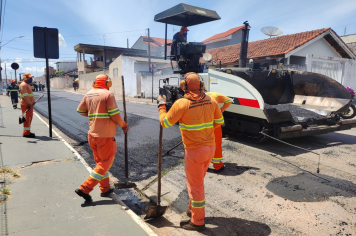 Secretaria de Obras e Serviços dá início hoje(17) aos serviços de recapeamento asfáltico nas Ruas Alberto Saponga e Carmino Farina na Vila Isabel.