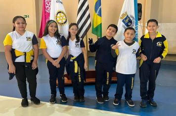 Alunos participam de conferência