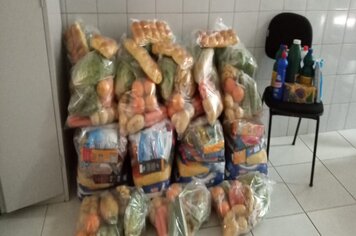 O Centro dia do idoso realiza a entrega de kit de higiene e alimentação