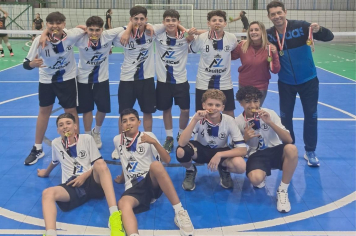 Equipe sub-14 da Escola Dom Sílvio Maria Dario é campeã da fase regional de vôlei masculino do JEESP, ao vencer por 2 sets a 1 Sorocaba
