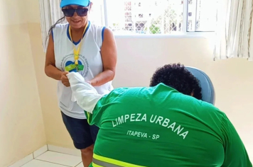 Associação Luz da Visão oferece massagem corporal gratuita para as Profissionais da Limpeza Municipal