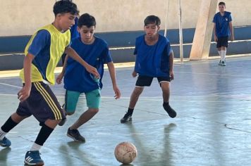 Alunos participam de competição esportiva