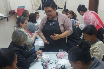 Alunas se capacitam em curso voltado para o mercado de trabalho