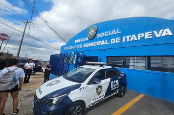 Jovens assistidos pela Casa do Adolescente visitam a Guarda Municipal