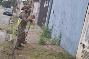 Bairro Jd. Califórnia e outros locais de Itapeva recebem serviços de Zeladoria Urbana