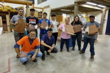 Alunos se formam no curso de Marcenaria