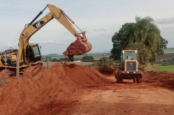 Secretaria de Transportes e Serviços Rurais realiza os trabalhos de manutenção da estrada do Morro Cavado