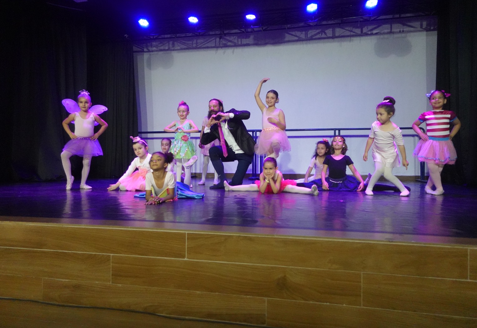 Secretaria da Cultura e Turismo realiza o encerramento das oficinas culturais de ballet clássico