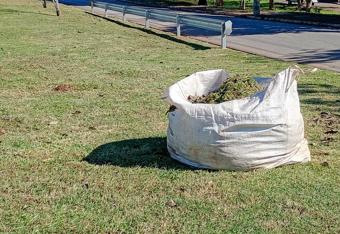 Prefeitura de Itapeva realiza roçada e limpeza na Avenida Vaticano