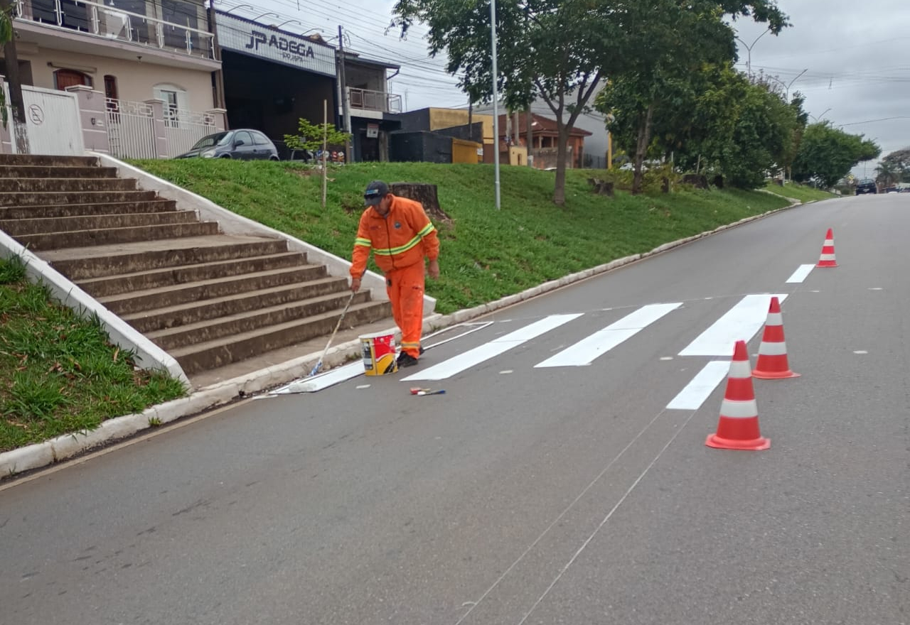 Reforço na sinalização horizontal é realizado na Av. Higino Marques