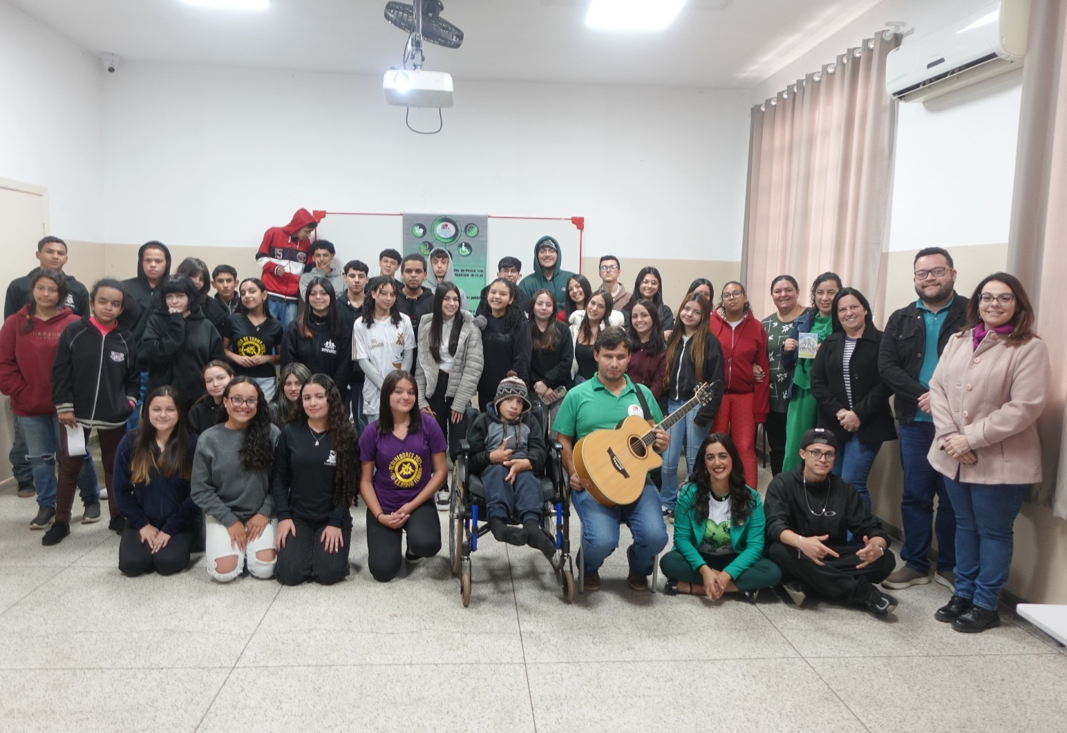 Conselho Municipal dos Direitos da Pessoa com Deficiência realiza ações sobre o Setembro Verde na Escola Estadual Professor Otávio Ferrari 